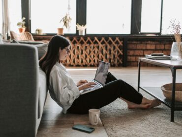 Freelance dari Rumah | Photo by Vlada Karpovich: Pexels